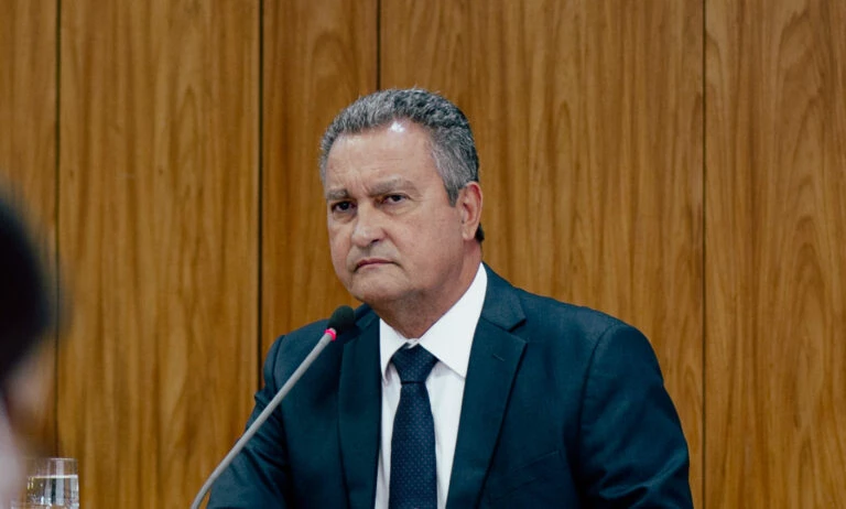 Deputados pedem demissão de Rui Costa após fala sobre Brasília