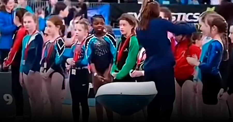 Federação de ginástica da Irlanda pede desculpas a menina negra que ficou sem medalha em premiação