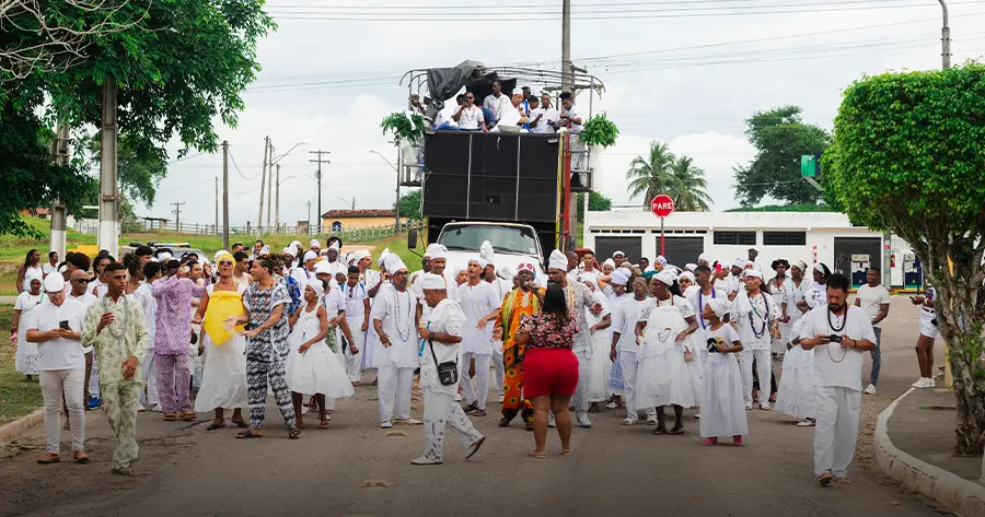 Primeira Caminhada Axé 2025 em defesa da paz religiosa e do combate ao racismo é realizada em Terra Nova